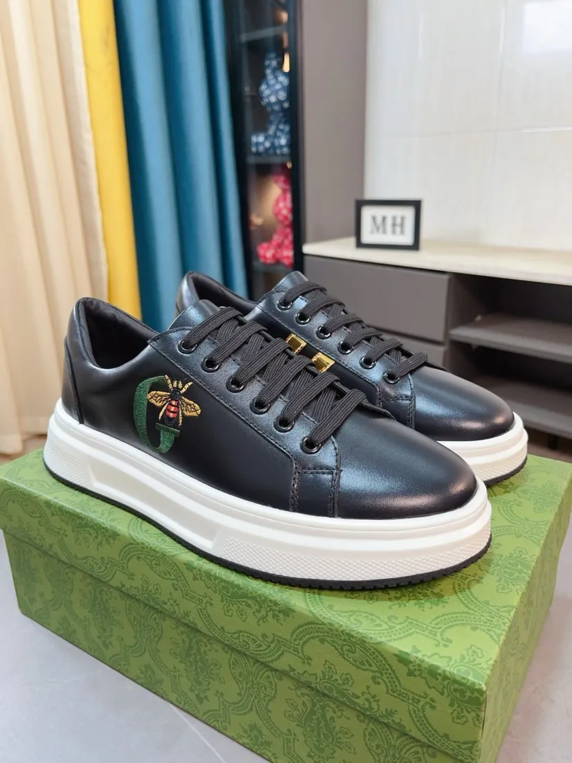 Factory price 420🌹🌹GUCCI [Gucci] New high-end brand of men's shoes, the latest fashionable casual men's shoes, trendy and versatile, relaxed and sporty style, uppers imported from Italy, first-layer cowhide, genuine leather lining and ultra-fine workmanship. Original personalized fashionable rubber wear-resistant outsole, light and comfortable on the foot, size 38-44